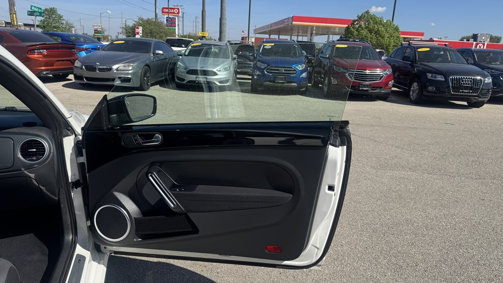 2014 Volkswagen Beetle Image 21