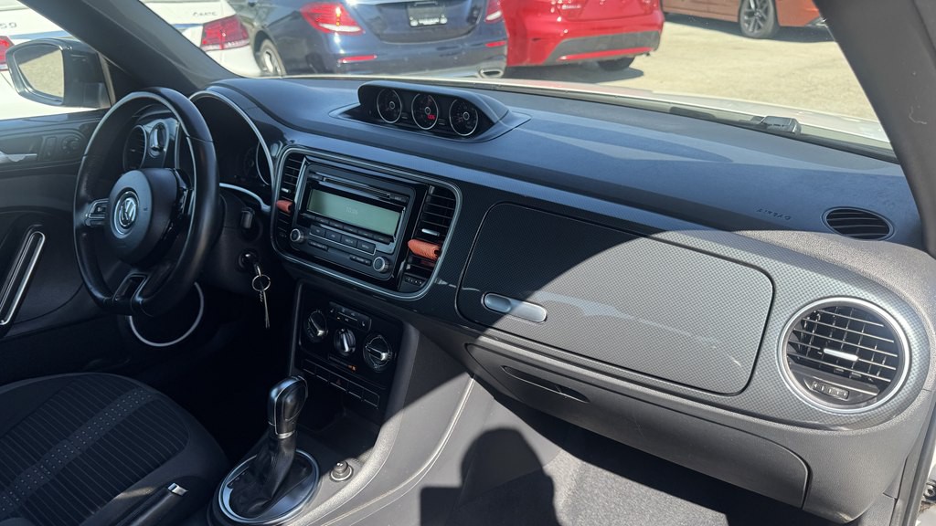 2014 Volkswagen Beetle Image 22