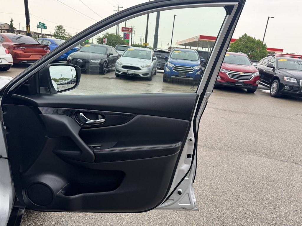 2018 Nissan Rogue Image 22