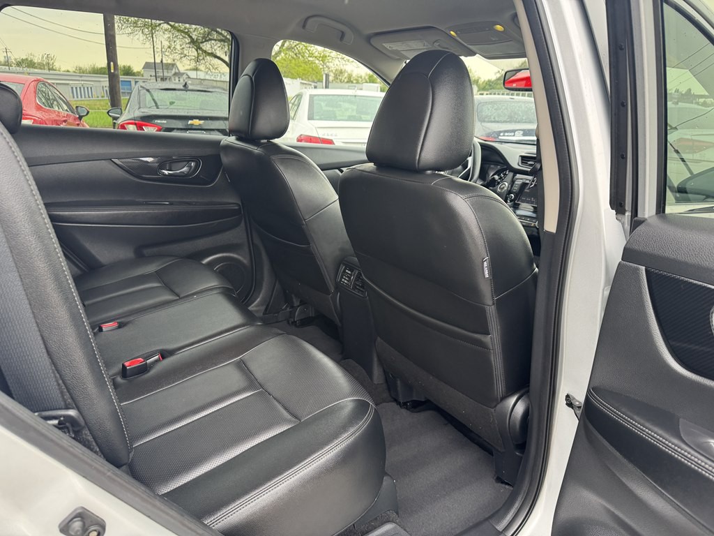 2018 Nissan Rogue Image 23