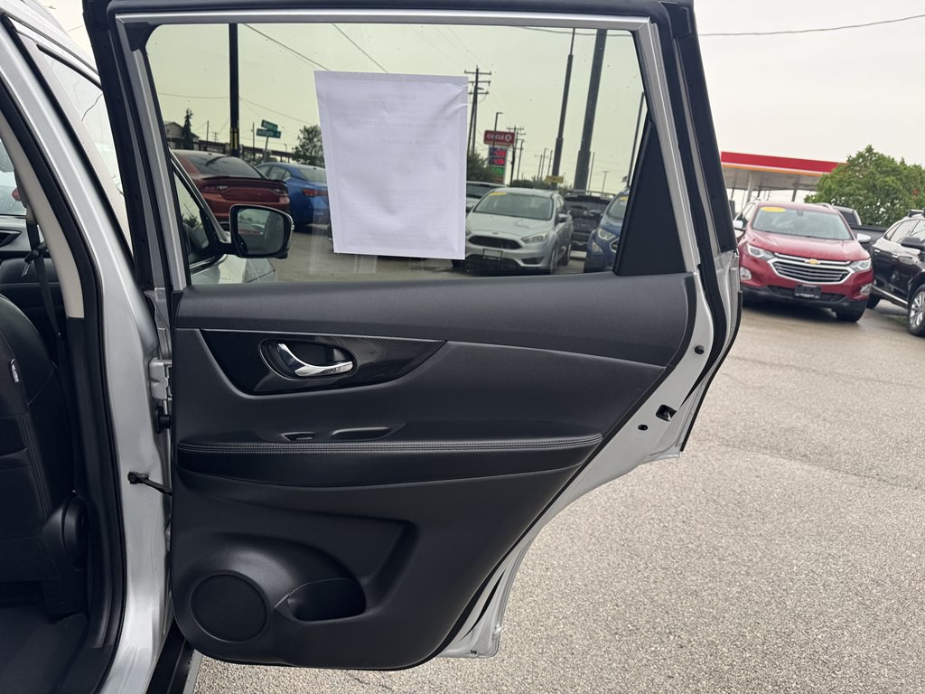 2018 Nissan Rogue Image 25