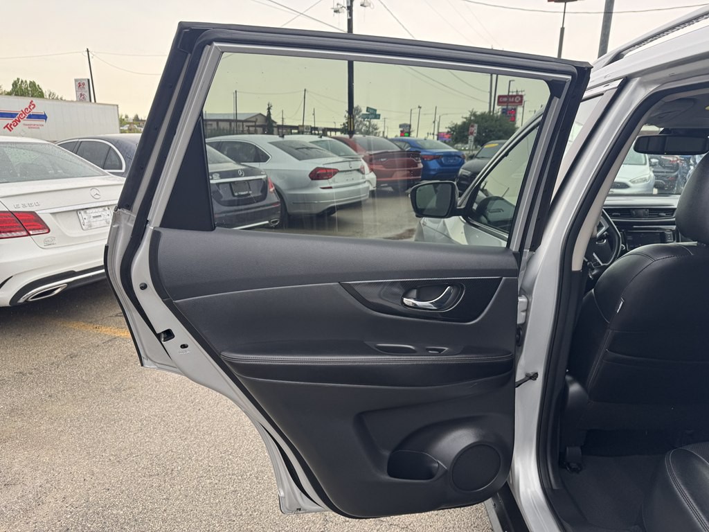 2018 Nissan Rogue Image 28