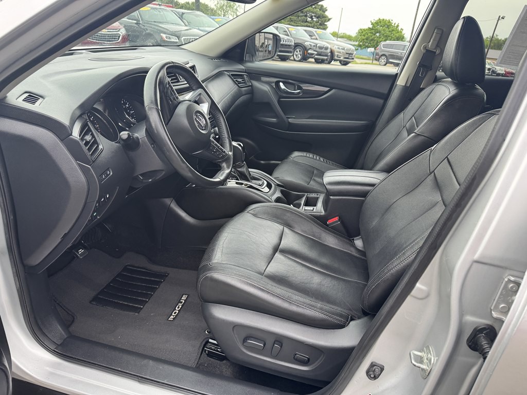2018 Nissan Rogue Image 30