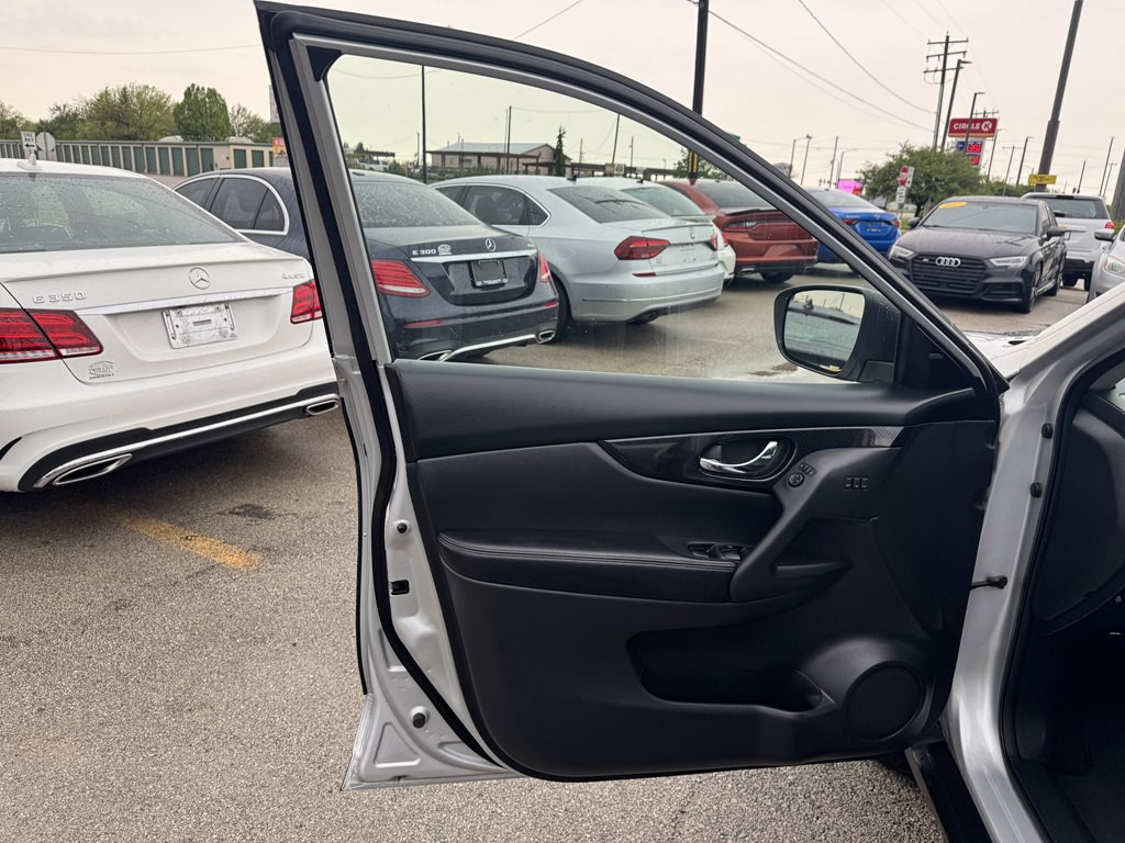 2018 Nissan Rogue Image 13