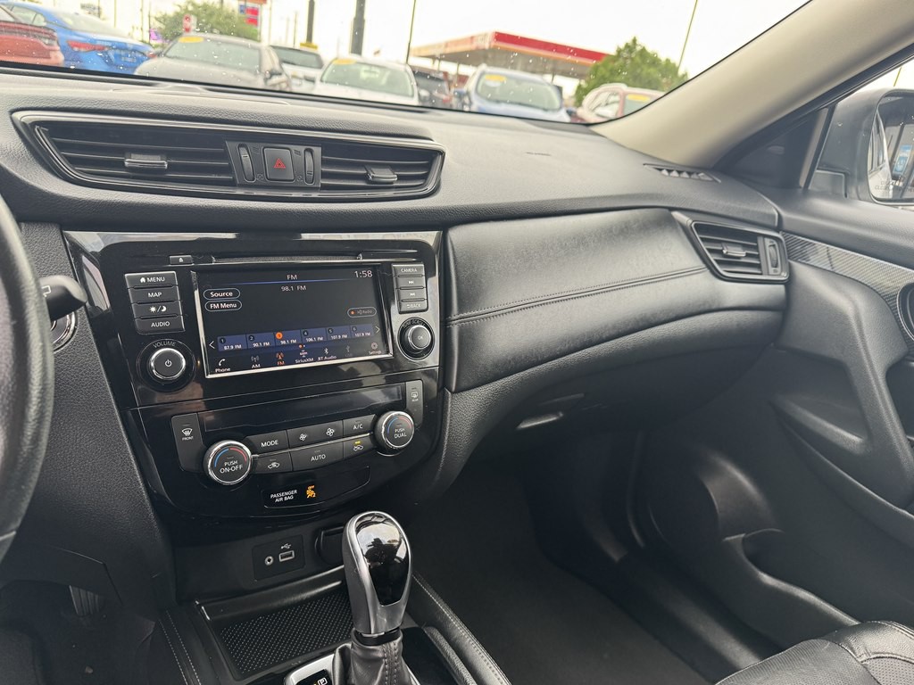 2018 Nissan Rogue Image 16