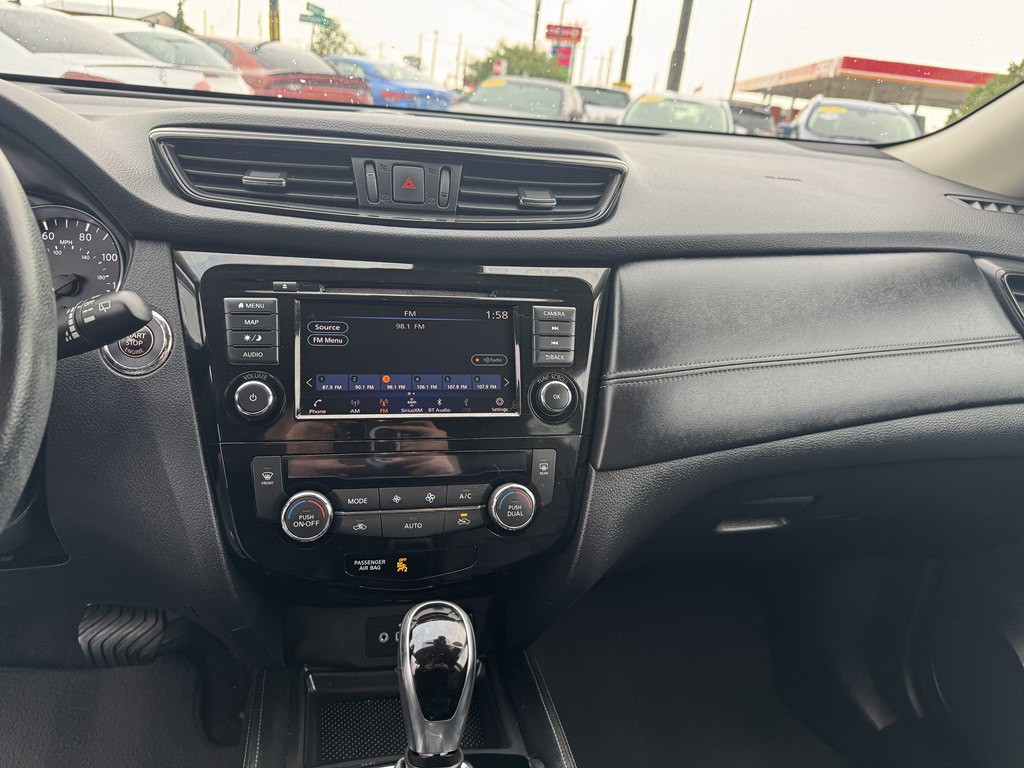 2018 Nissan Rogue Image 17