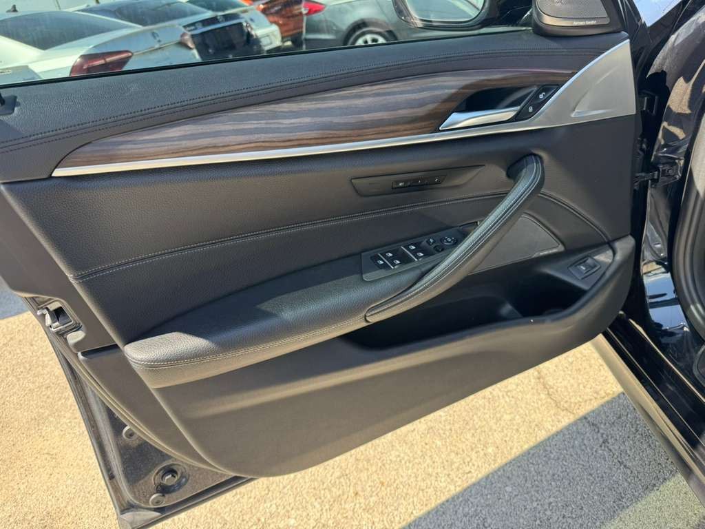 2018 BMW 5 Series Image 25