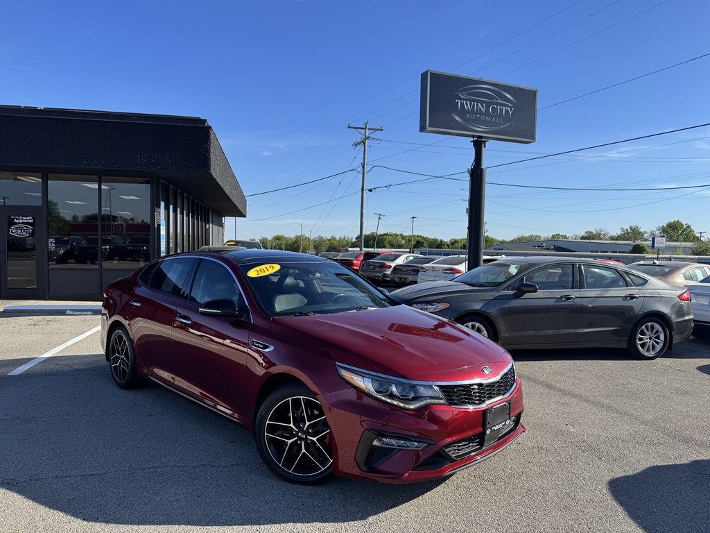 2019 Kia Optima Image 1
