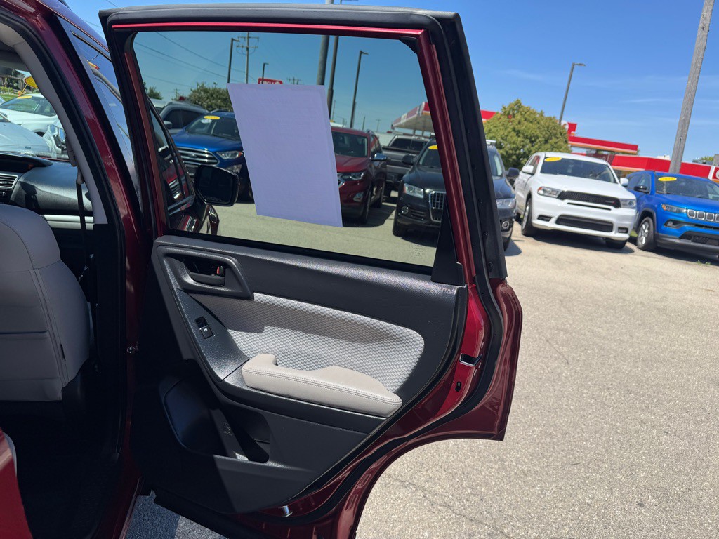 2018 Subaru Forester Image 17