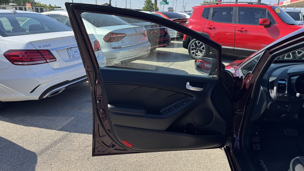 2017 Kia Forte Image 14