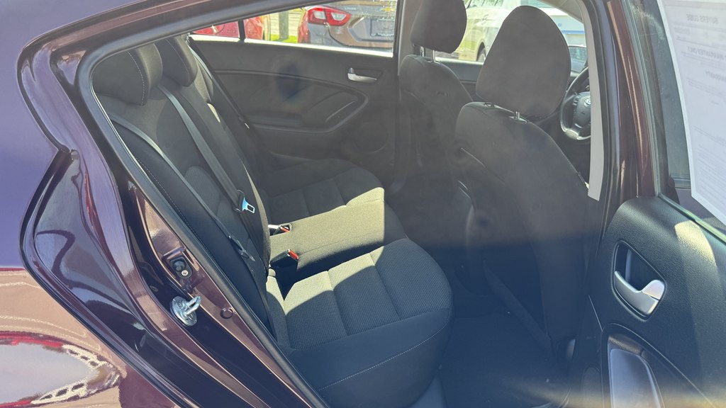 2017 Kia Forte Image 24