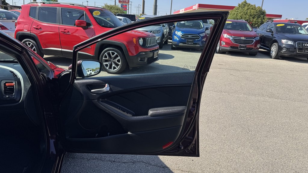 2017 Kia Forte Image 25