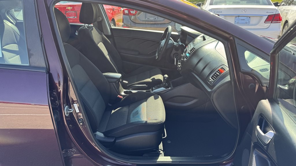 2017 Kia Forte Image 27