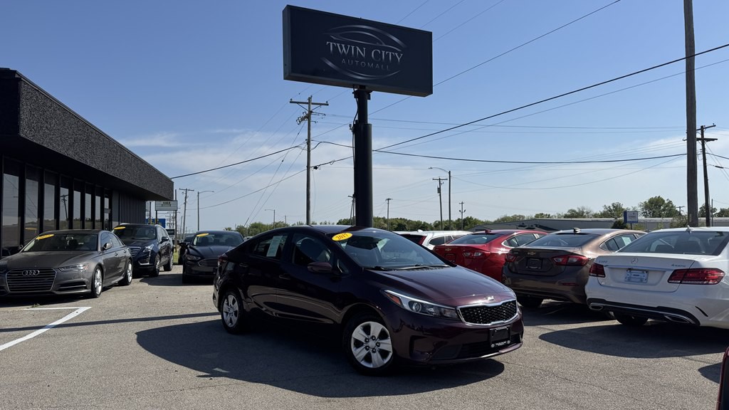2017 Kia Forte Image 1