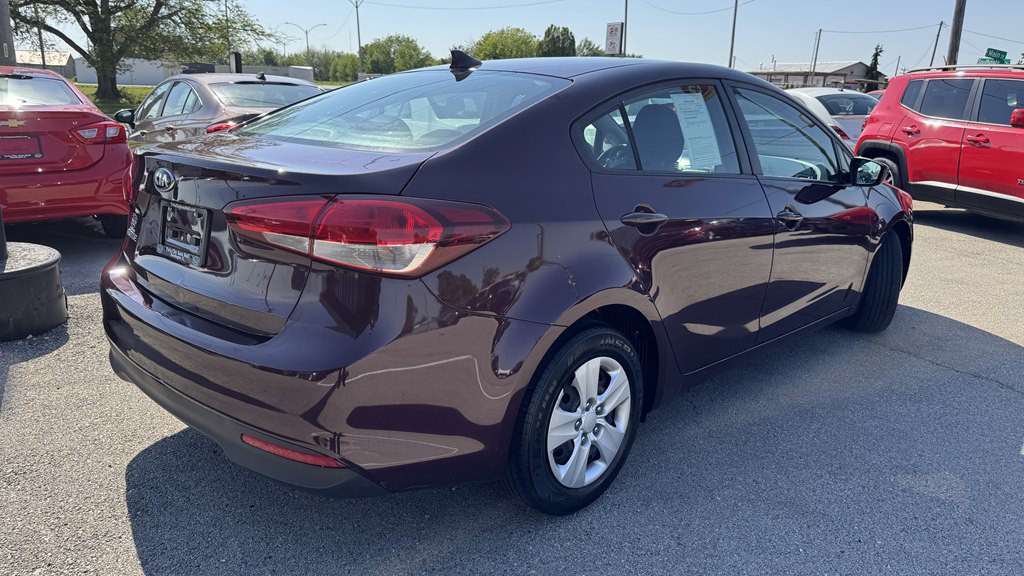 2017 Kia Forte Image 8