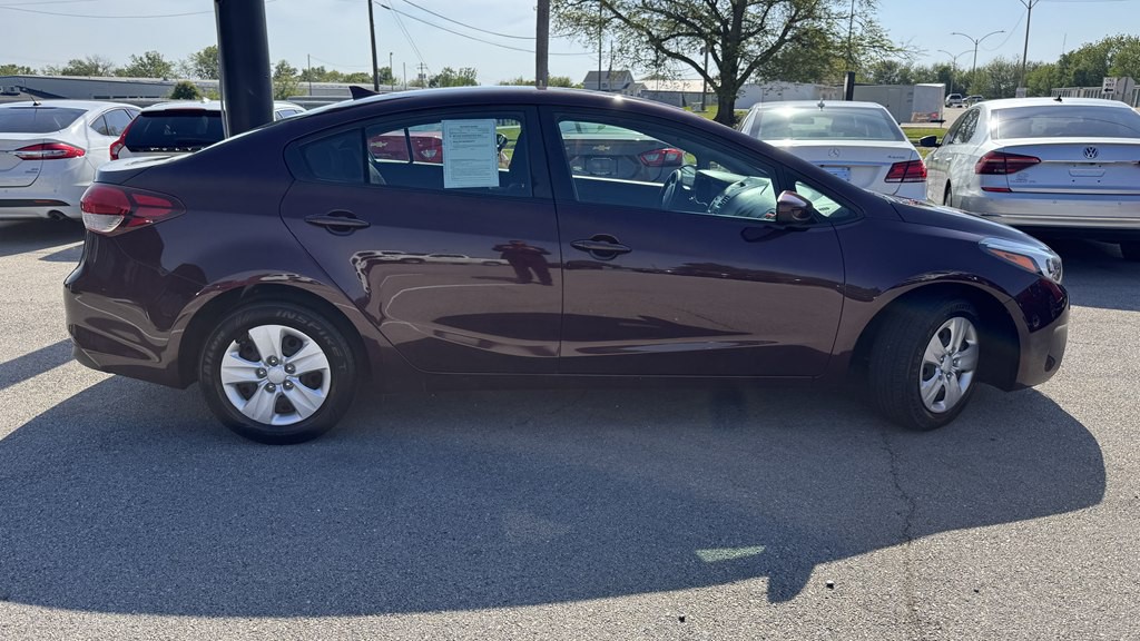 2017 Kia Forte Image 9