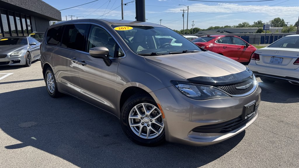 2017 Chrysler Pacifica Image 2