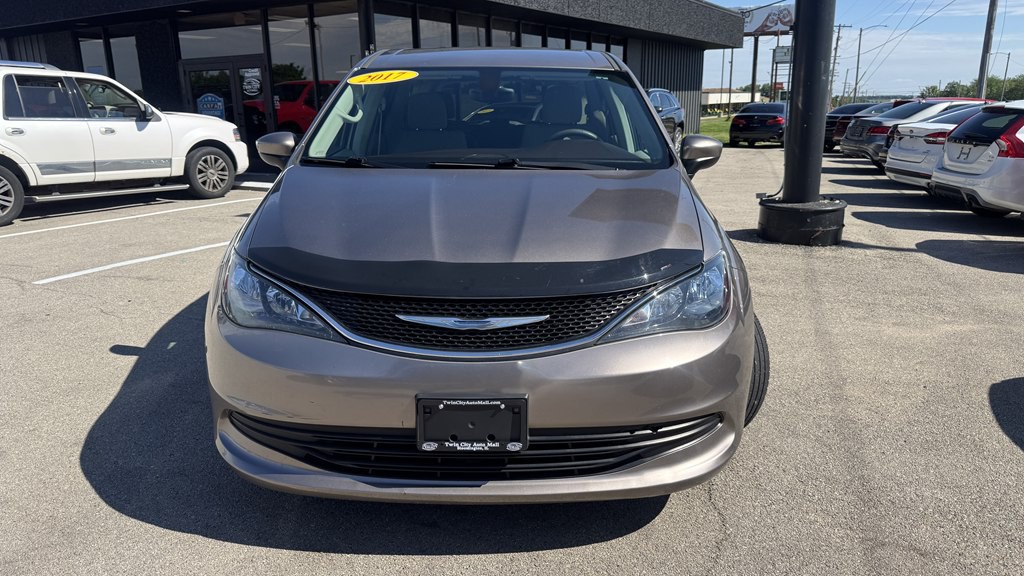 2017 Chrysler Pacifica Image 3