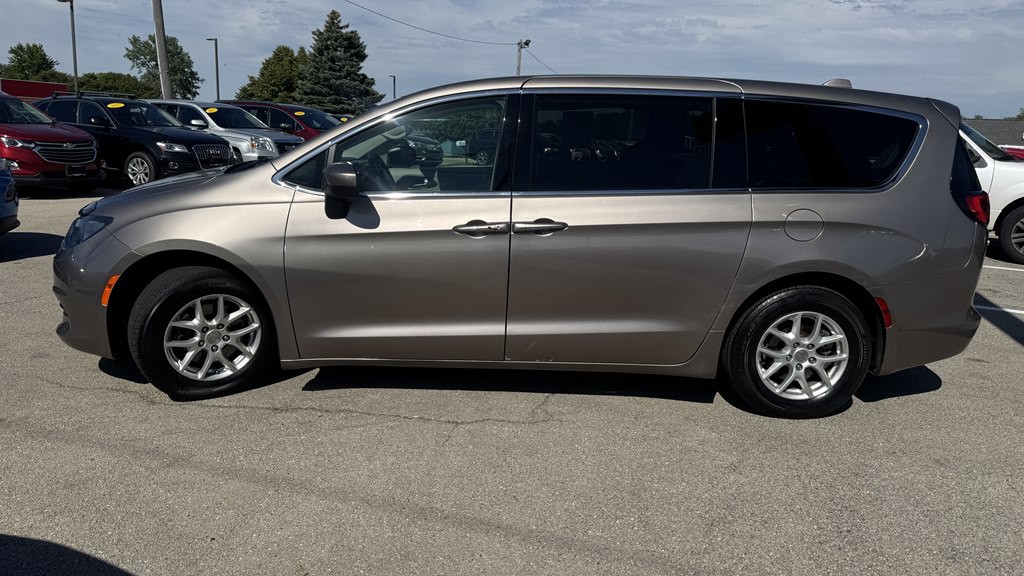 2017 Chrysler Pacifica Image 5