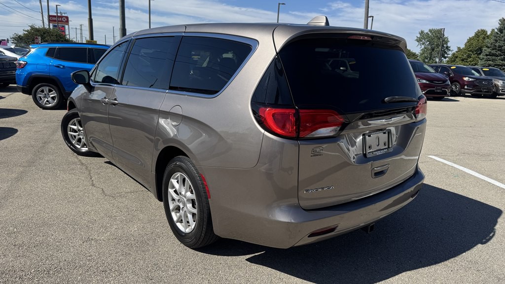 2017 Chrysler Pacifica Image 6