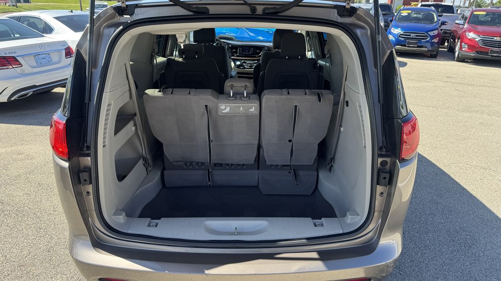 2017 Chrysler Pacifica Image 8