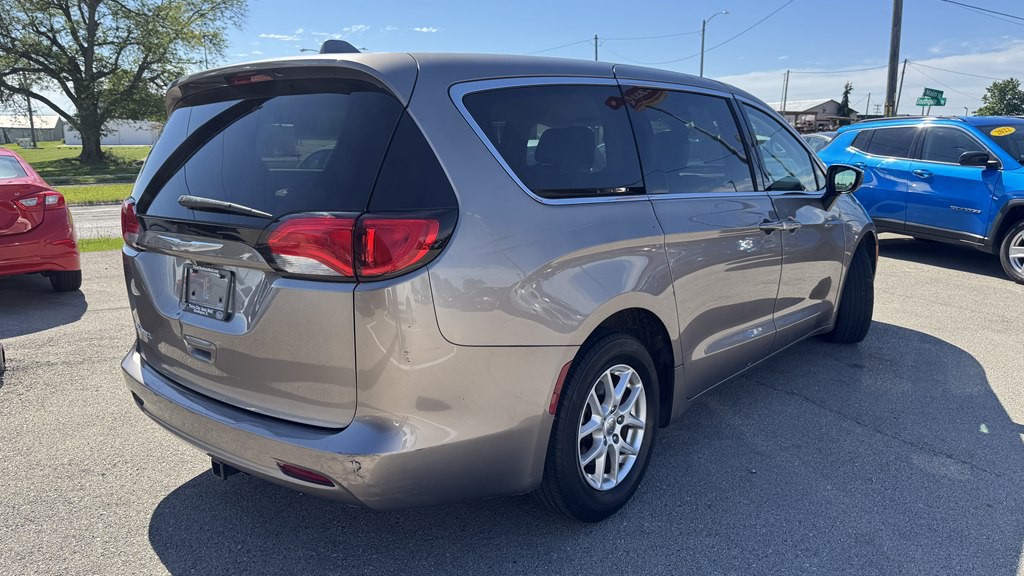 2017 Chrysler Pacifica Image 9