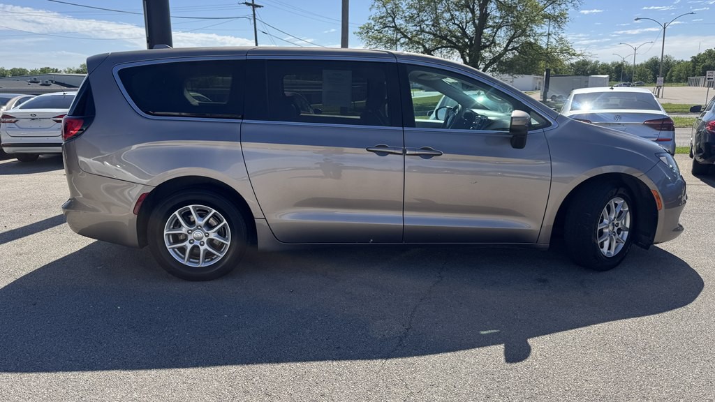 2017 Chrysler Pacifica Image 10
