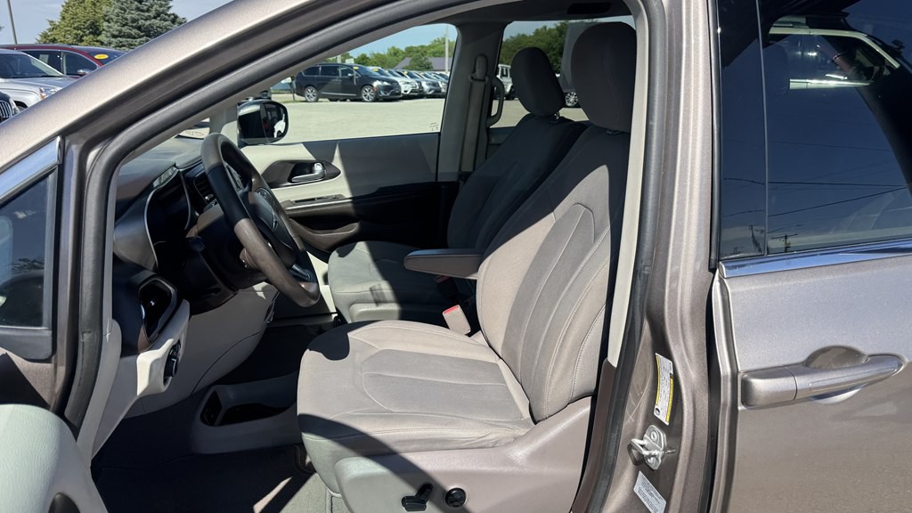 2017 Chrysler Pacifica Image 15