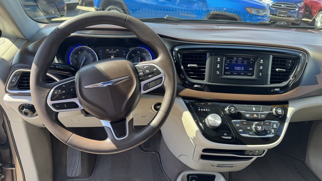 2017 Chrysler Pacifica Image 16
