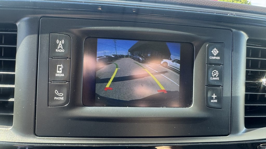 2017 Chrysler Pacifica Image 19
