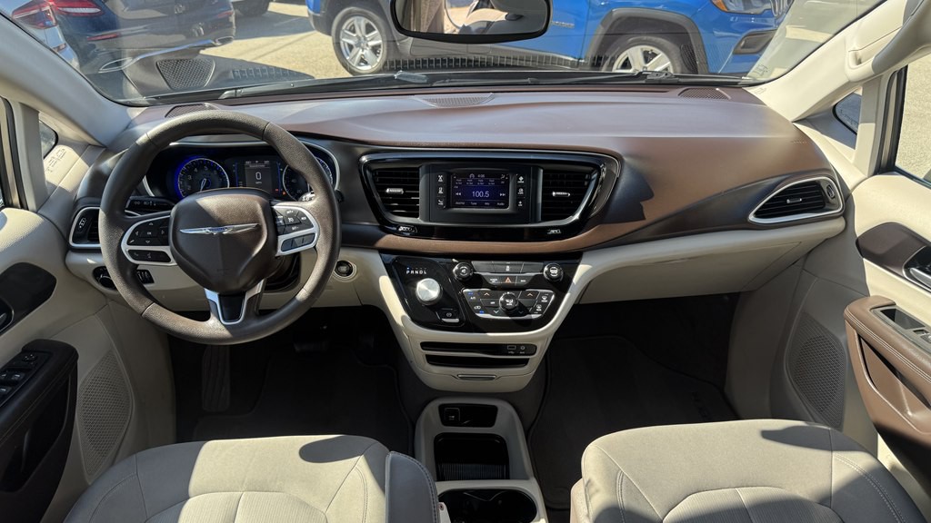 2017 Chrysler Pacifica Image 21