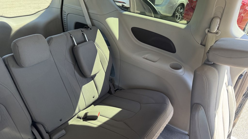 2017 Chrysler Pacifica Image 23