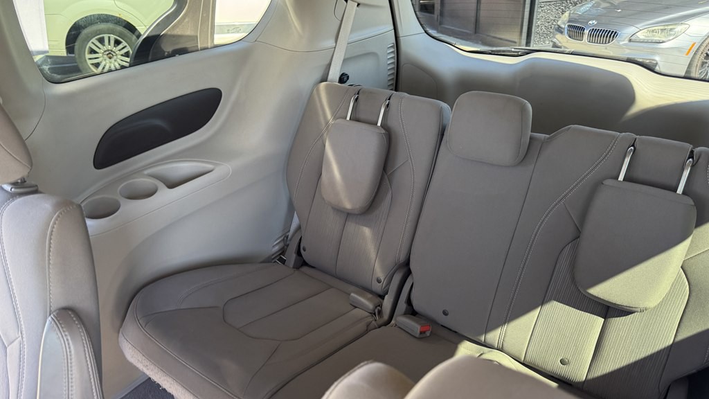 2017 Chrysler Pacifica Image 24