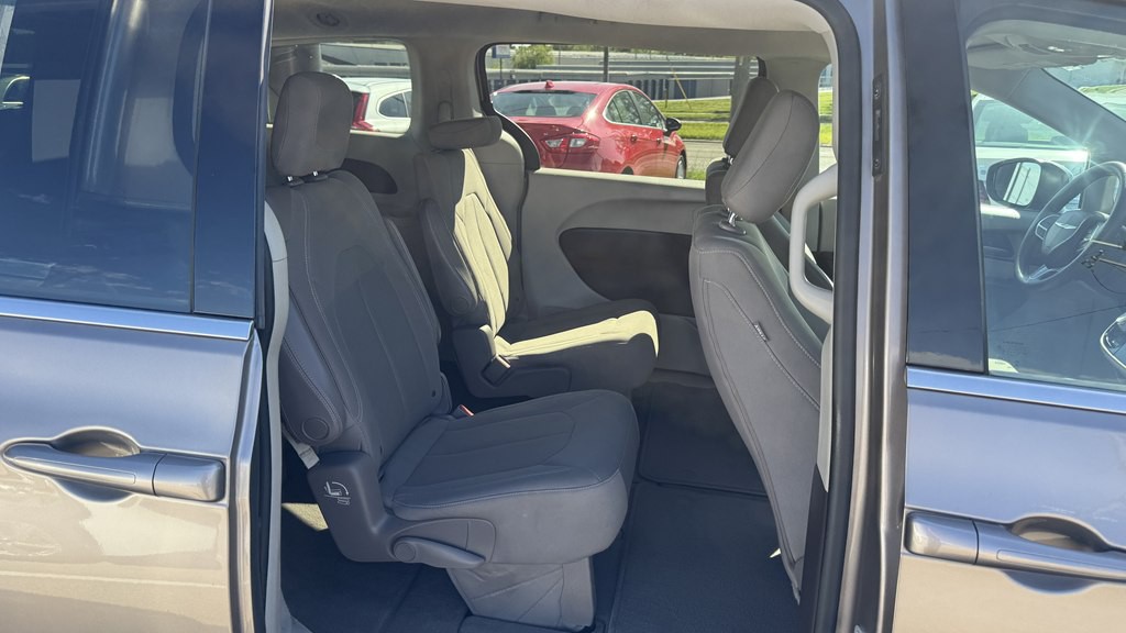 2017 Chrysler Pacifica Image 25
