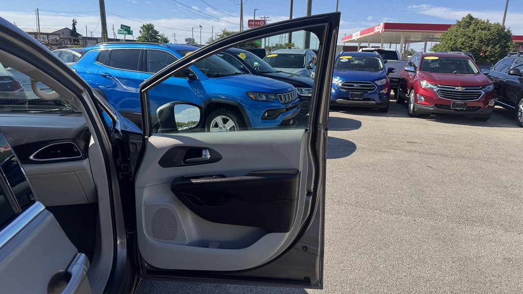 2017 Chrysler Pacifica Image 27