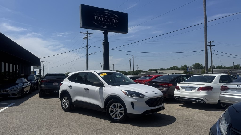 2022 Ford Escape Image 1
