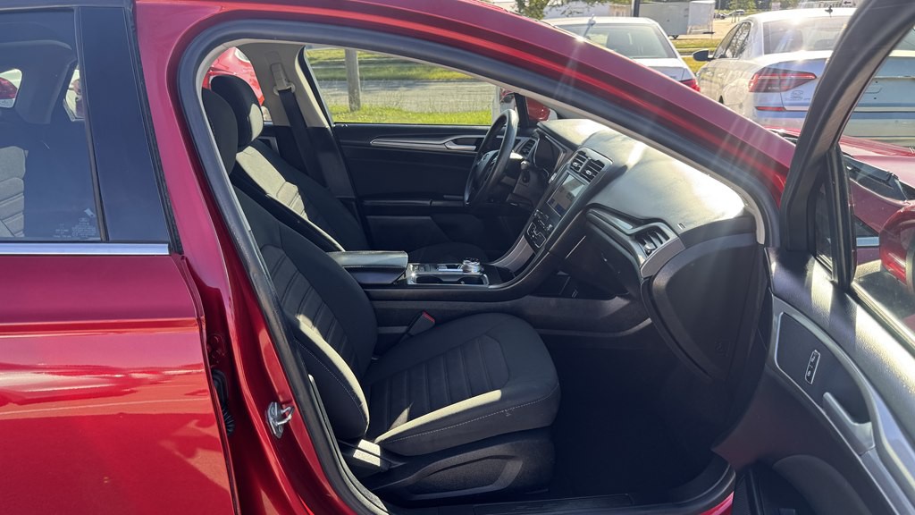 2020 Ford Fusion Image 28