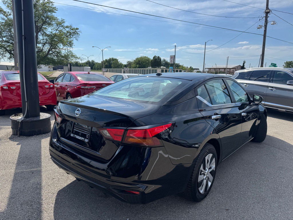 2020 Nissan Altima Image 7