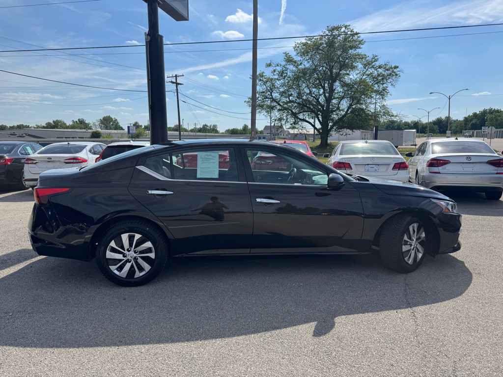 2020 Nissan Altima Image 8