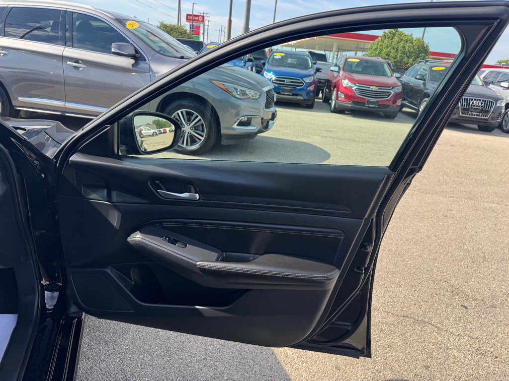 2020 Nissan Altima Image 14