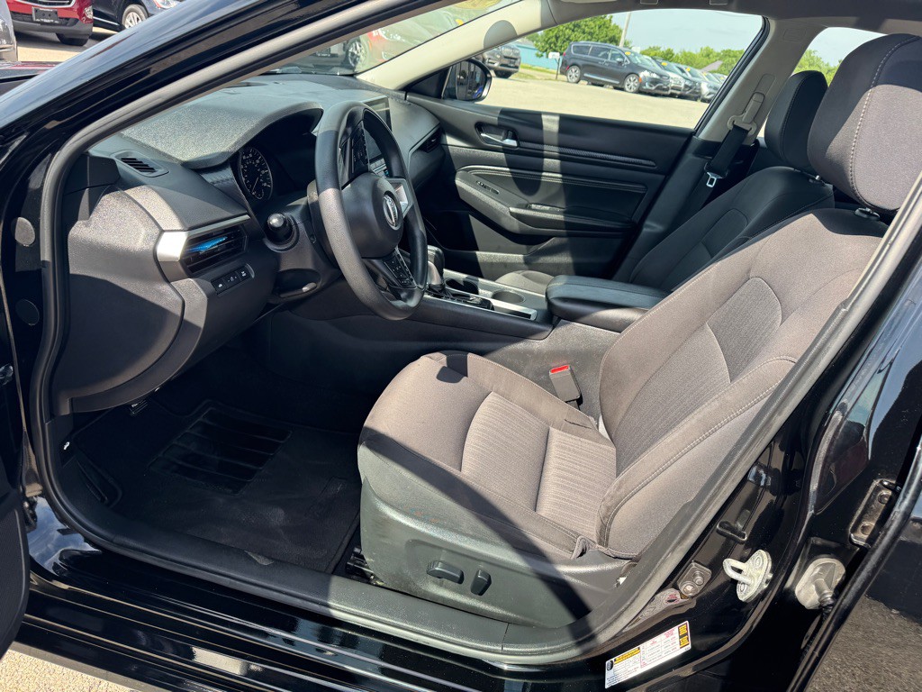 2020 Nissan Altima Image 22