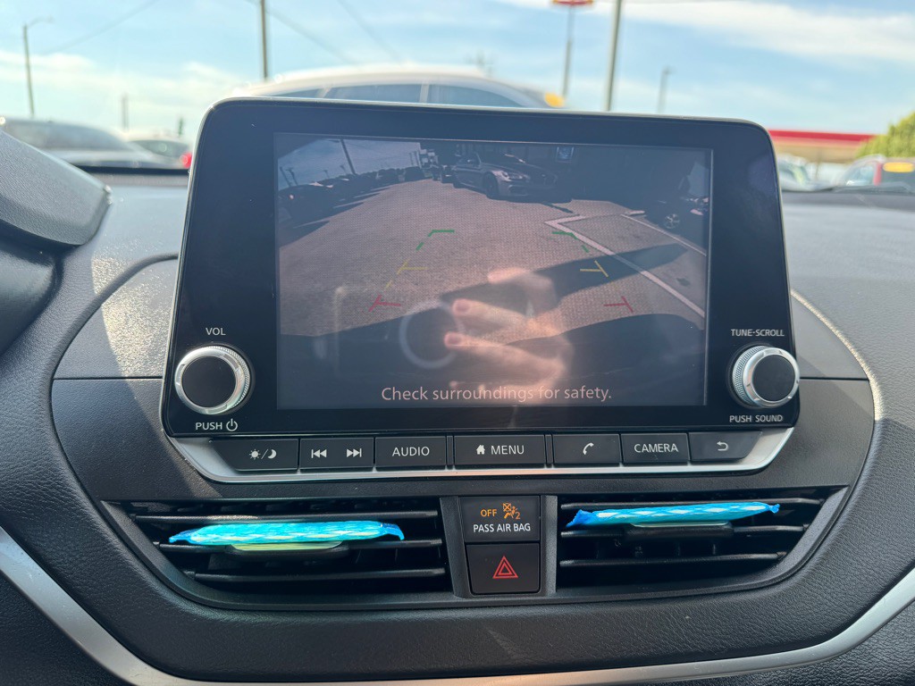 2020 Nissan Altima Image 30