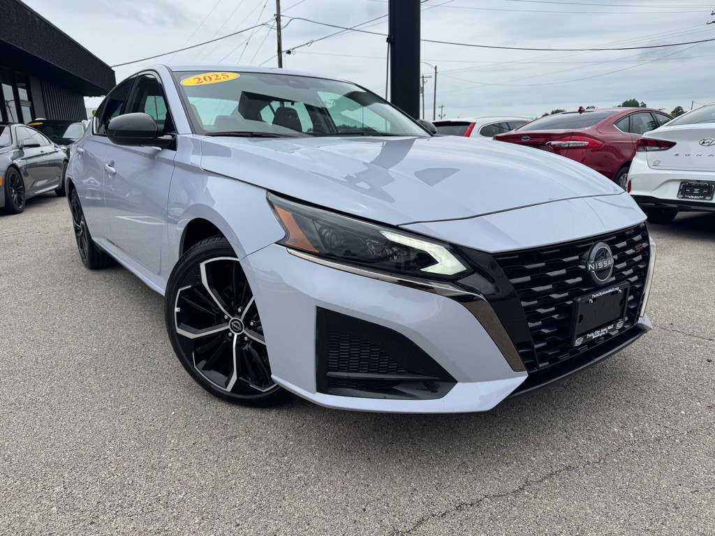 2025 Nissan Altima Image 2