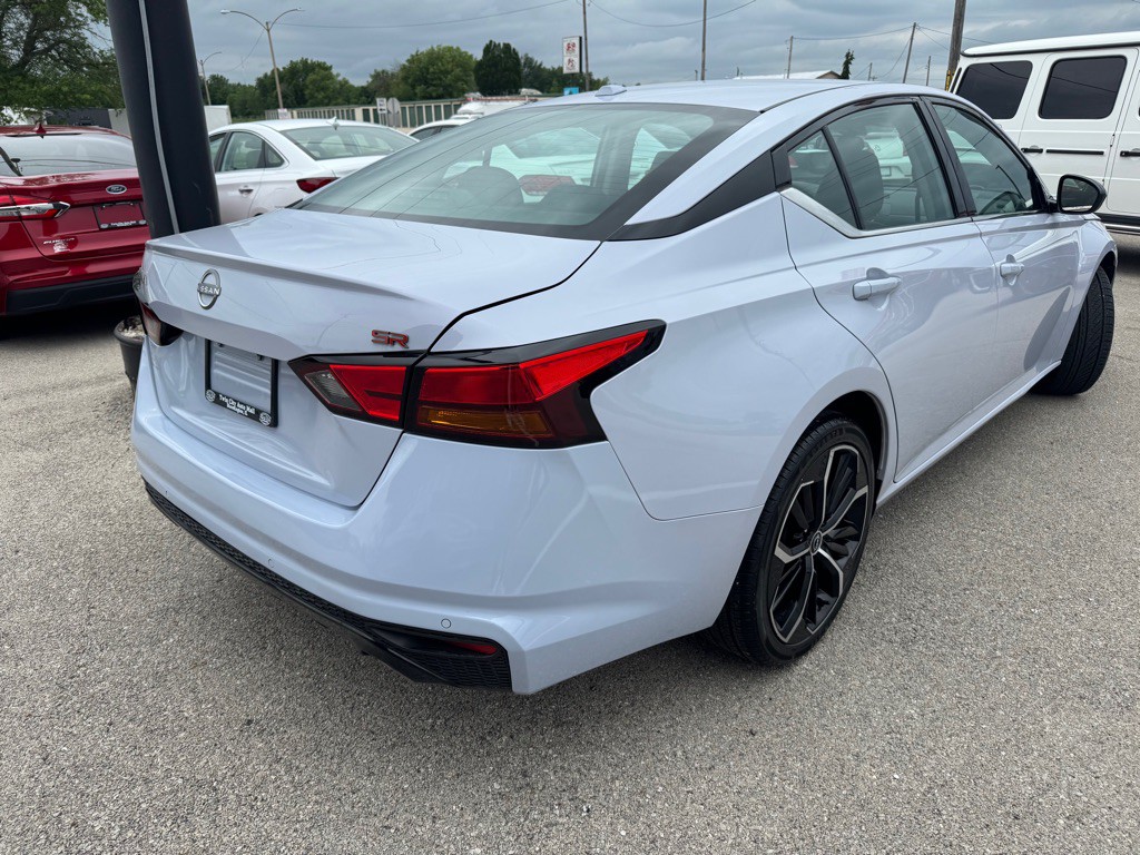 2025 Nissan Altima Image 8