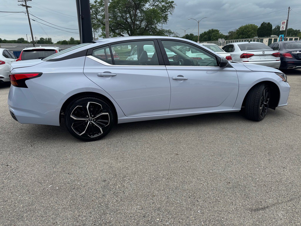 2025 Nissan Altima Image 9