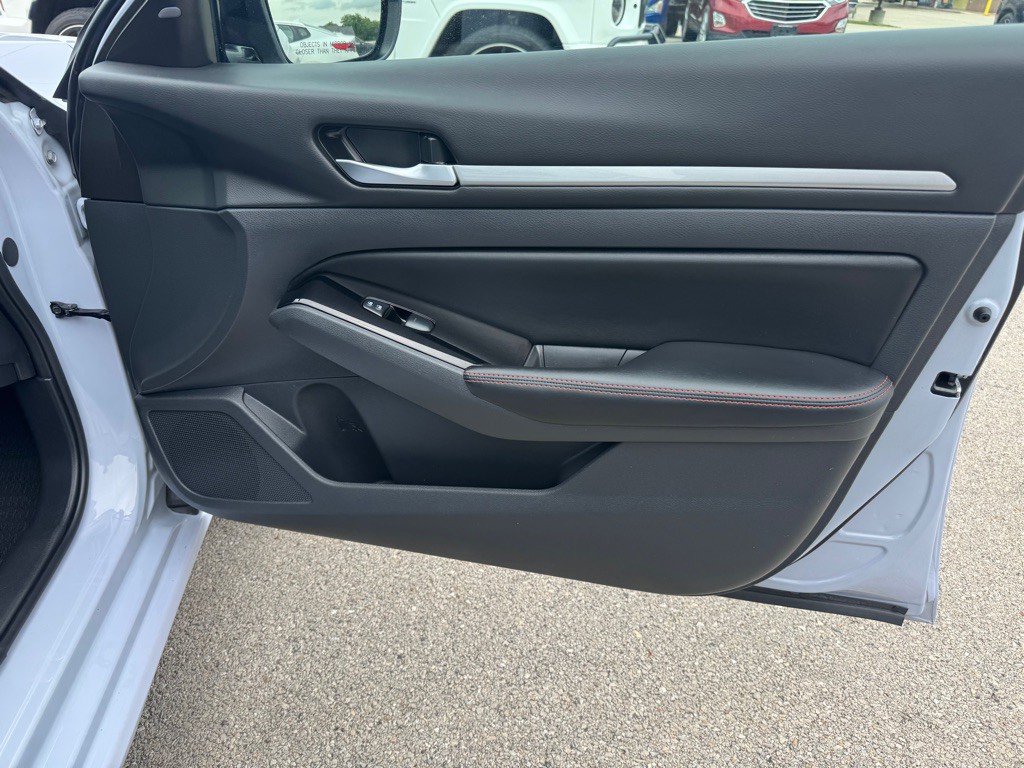 2025 Nissan Altima Image 13
