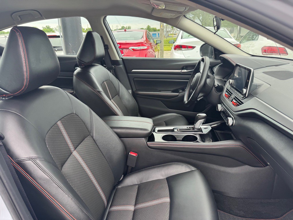 2025 Nissan Altima Image 15