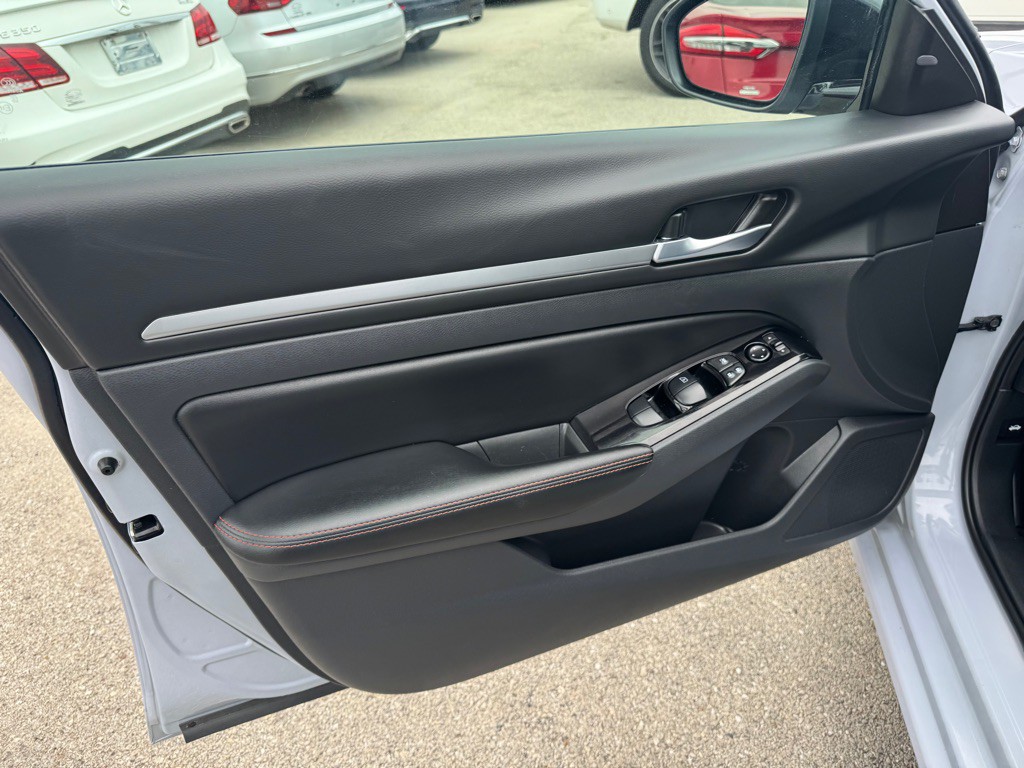 2025 Nissan Altima Image 23