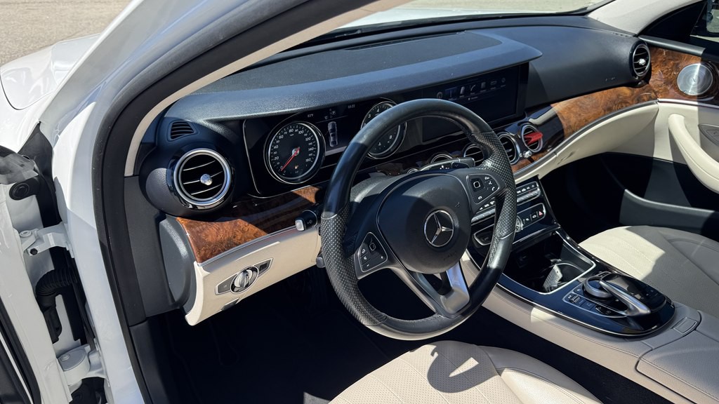 2017 Mercedes-Benz E-Class Image 14