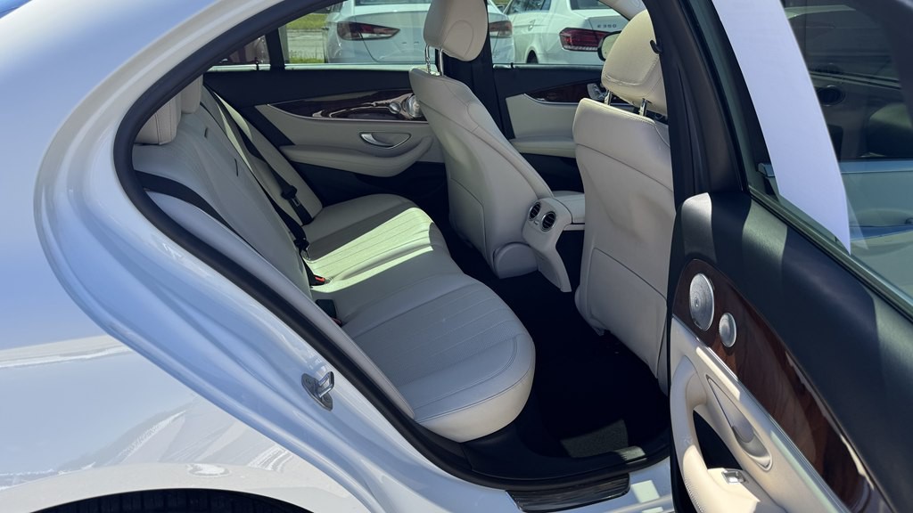 2017 Mercedes-Benz E-Class Image 22